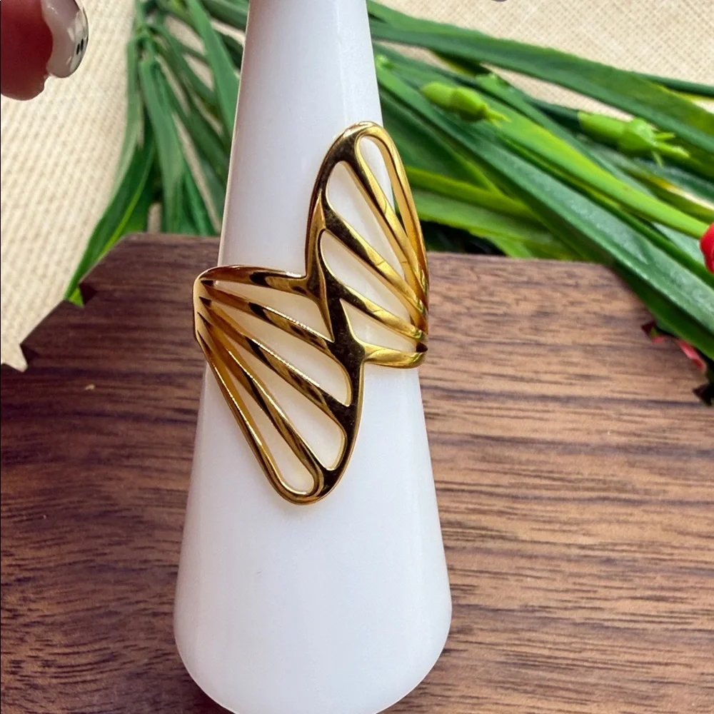6.5 Elegant Gold Butterfly Ring